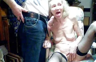 XXX સુંદર યુવાન છોકરી Masturbates ભોસ ચુત