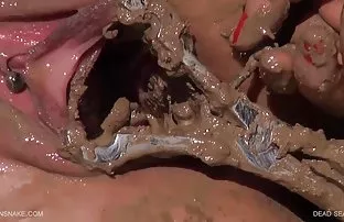 XXX પિયર્સ સુંદર સોનેરી બે સભ્યો