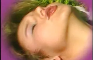XXX વ્યક્તિ fucked કાળા વાળ વાળી છોકરી સાથે ખૂબ જ મોટી ડિંટ્ડી અને તેના મિત્ર