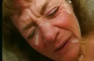 XXX Fucks અતીશય કામોત્તેજક છોકરી સાથે ચિક તેના રેકોર્ડિંગ હોમ સેક્સ