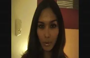 XXX ટેન્ડર ચિકન fucked ટેબલ પર અને સમાપ્ત તેના પગ