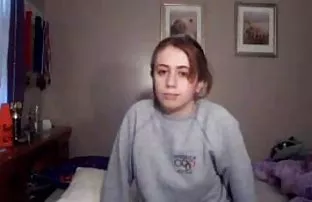 XXX બાથરૂમમાં ડિક sucks અને આપે pussy માટે તેના બોયફ્રેન્ડ