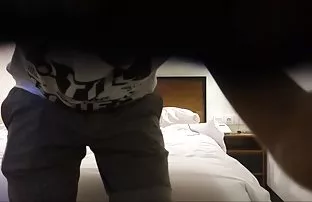 XXX કાળા વાળ વાળી છોકરી સાથે ચશ્મા નહીં ડિક pussy માં ઘરે