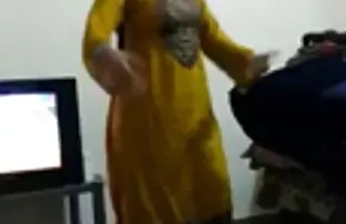 XXX યુવાન બોયફ્રેન્ડ fucked પુખ્ત મહિલા ગાંડ