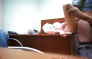 XXX આ ડૉક્ટર દ્વારા fucked યુવાન દર્દી