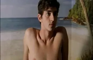 XXX આ mulatto માં ટેટૂઝ Fucks એક મોટો વ્યક્તિ