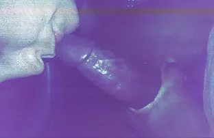 XXX હોટ છોકરી Masturbates pussy સાથે એક ચમચી