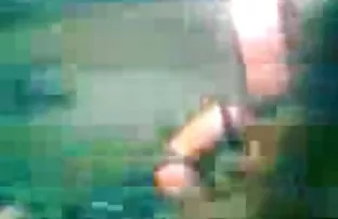 XXX તે બદલાયું છે તેના પેન્ટ અને fucked મીઠી કાળા વાળ વાળી છોકરી