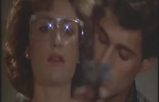 XXX Sashenka Masturbates હજામત કરેલું સરળ છિદ્ર