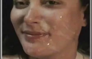 XXX ખૂબસૂરત fucked સુંદર શ્યામા અને ખેંચાય પર તેના ગાંડ
