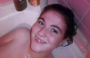 XXX એક વ્યક્તિ સુતી સાથે બે ગરમ Babes