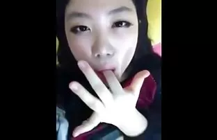 XXX બહાર વ્યક્તિ fucked એક યુવાન પ્રેમિકા તેના pussy