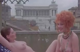 XXX એક આધેડ મહિલા sucks યુવાન છોકરો બોલ્ટ કાર