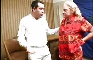 XXX રશિયન લીધો બંધ હાઇવે પર અને તેના fucked પર હૂડ